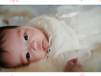 鎌倉古民家スタジオ縁樹庵では、お参りとは別日に撮影に来ていただくご家族もいらっしゃいます。畳の和室での家族写真、縁側で赤ちゃんを囲む時間、お庭の光の中での一枚。落ち着いた空気の中でご家族の記念写真を残せます。