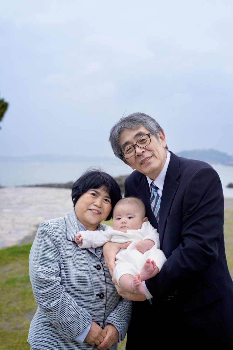 【鎌倉のお宮参り撮影】祖父母と残す三世代家族写真｜貸切古民家スタジオ