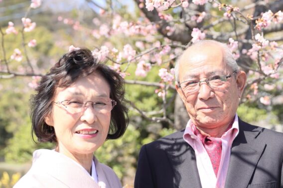 鎌倉古民家スタジオ縁樹庵で、人生の節目を心に刻む家族撮影を。成人式、フォトウェディング、シニアフォトなど、大切なご家族と共に残すアットホームな記念写真をご提案します。